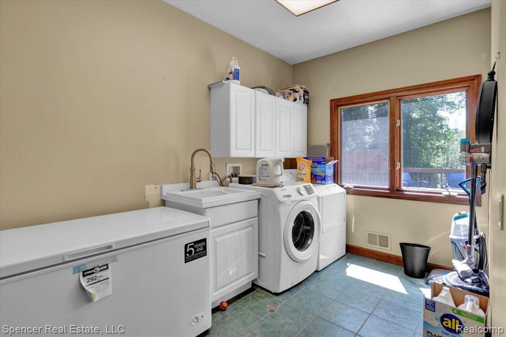 10145 Creekwood Trail, Davisburg, MI 48350 — Photo 24