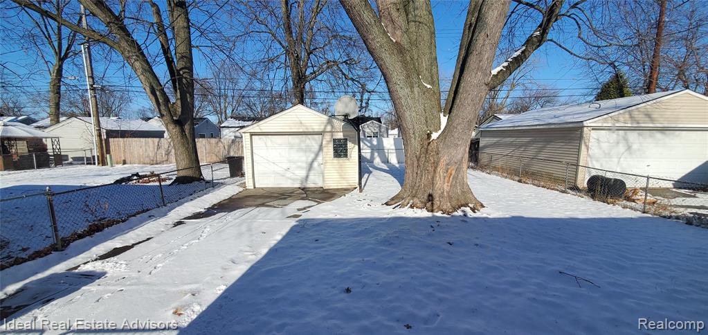 545 E Dallas Avenue, Madison Heights, MI 48071 — Photo 24