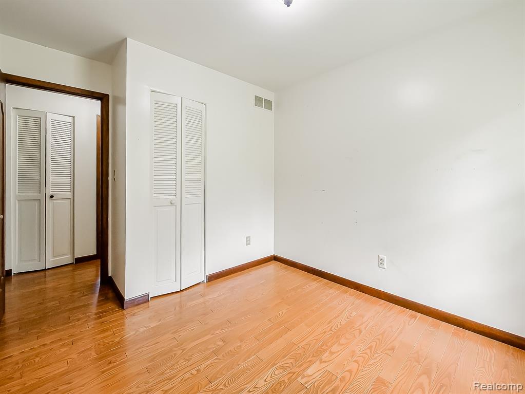 52010 11 Mile Road, South Lyon, MI 48178 — Photo 22