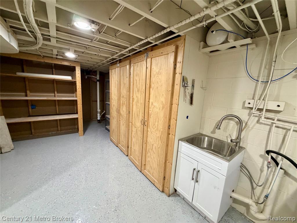 5221 Capri Lane, Flint, MI 48507 — Photo 35