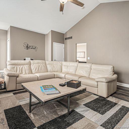 5307 S RIVER Drive, Commerce Twp, MI 48382 — Photo 10