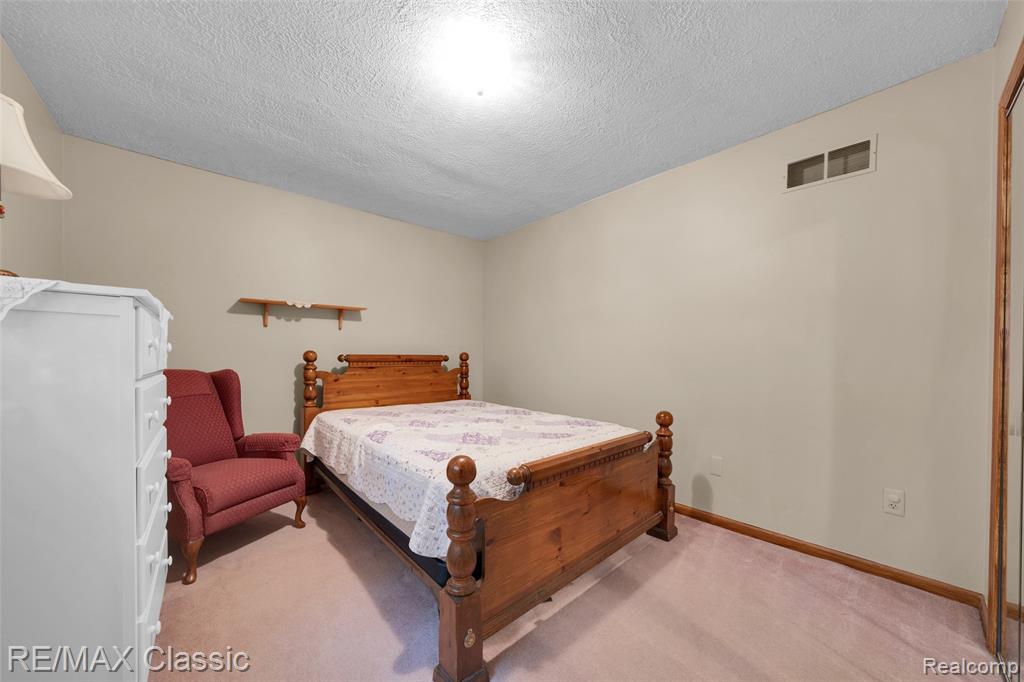 43421 Cottisford Street, Novi, MI 48167 — Photo 32