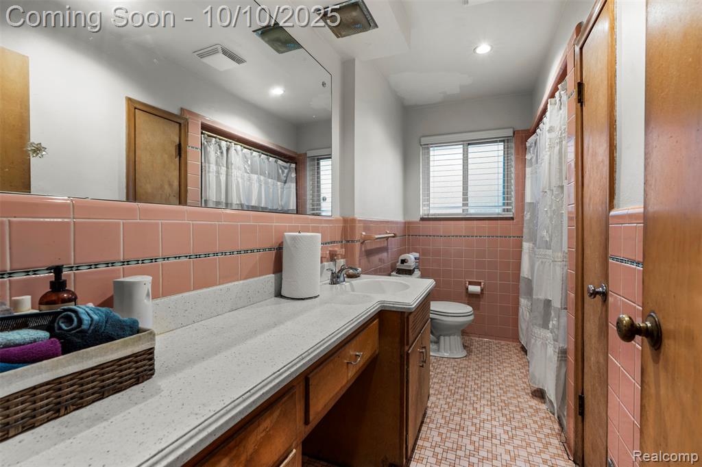 19945 Woodside Street, Harper Woods, MI 48225 — Photo 11