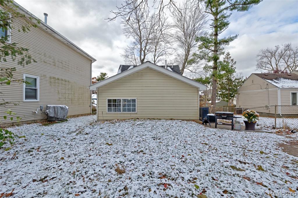 126 N North Shore Drive, Lake Orion, MI 48362 — Photo 49