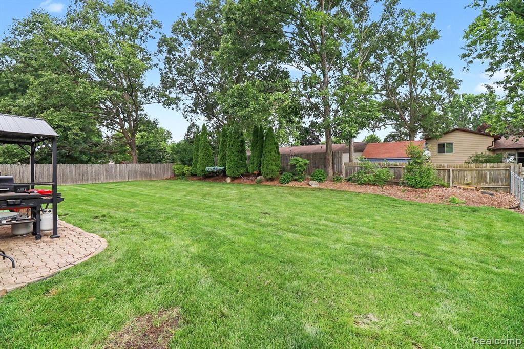 9442 WOODSIDE Trail, Swartz Creek, MI 48473 — Photo 29