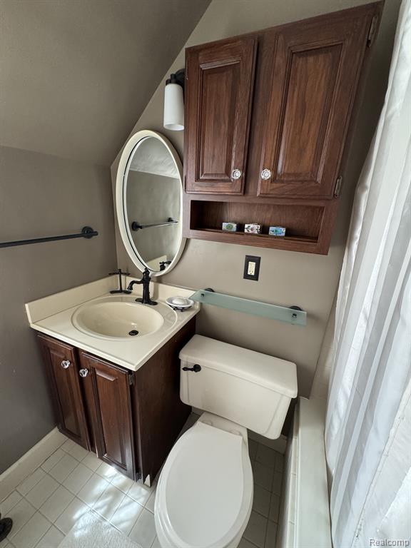 680 Wimbleton Drive, Birmingham, MI 48009 — Photo 32