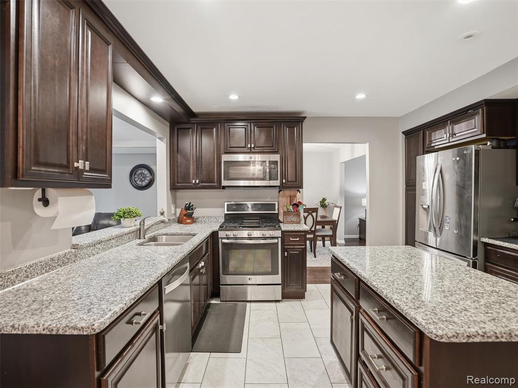 37296 Maple Leaf Court, Clinton Twp, MI 48036 — Photo 18