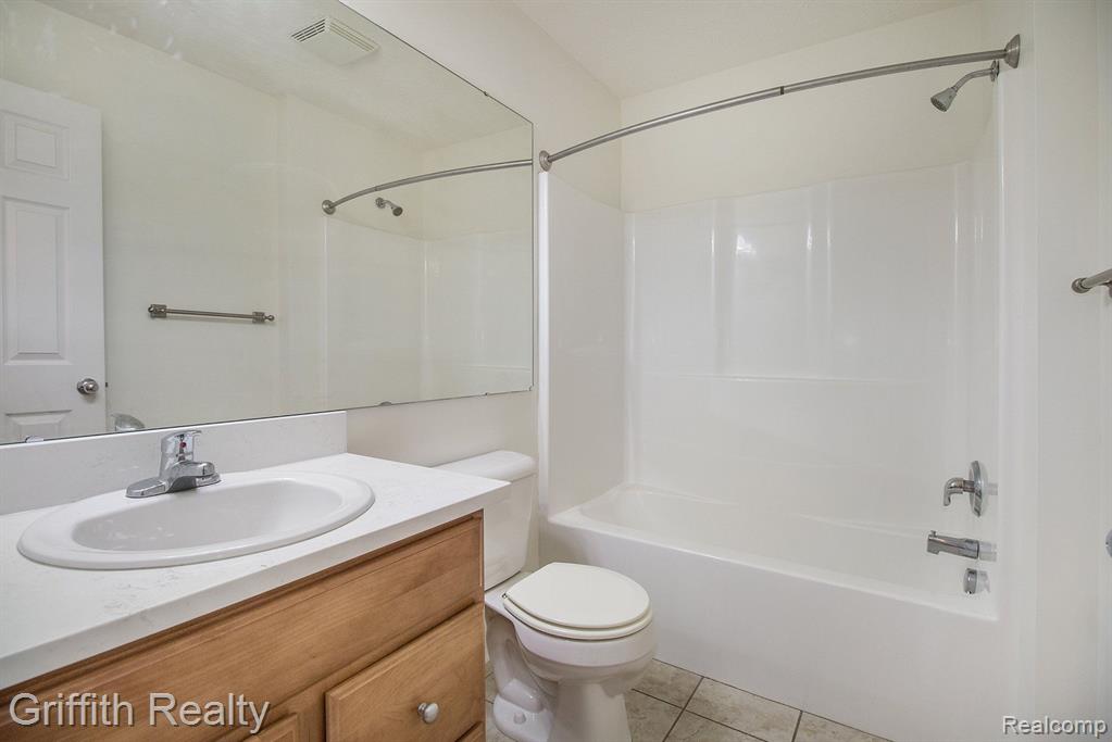 98 SEDUM, Howell, MI 48843 — Photo 16