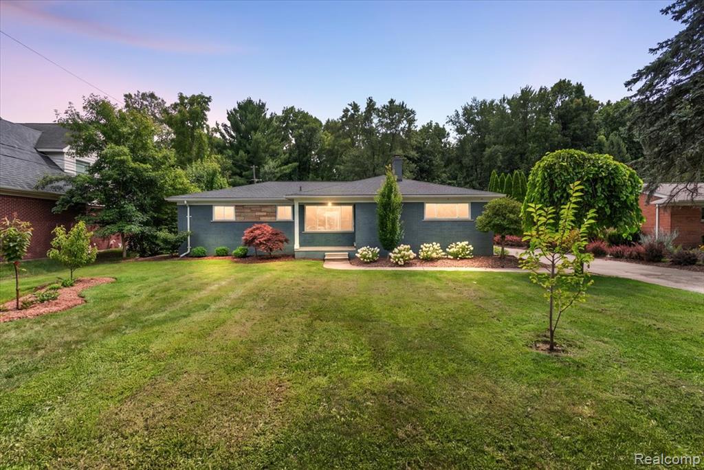 660 Sylvanwood Drive, Troy, MI 48085