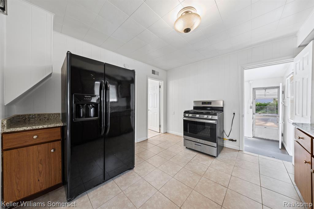 842 E 10 MILE Road, Ferndale, MI 48220 — Photo 10