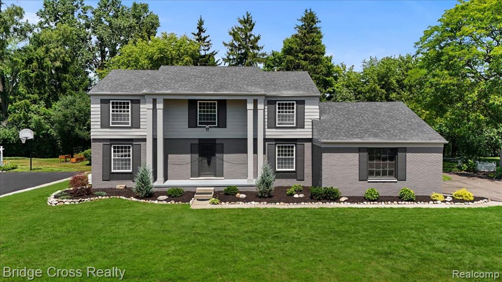 655 S Spinningwheel Lane, Bloomfield Hills, MI 48304 — front exterior
