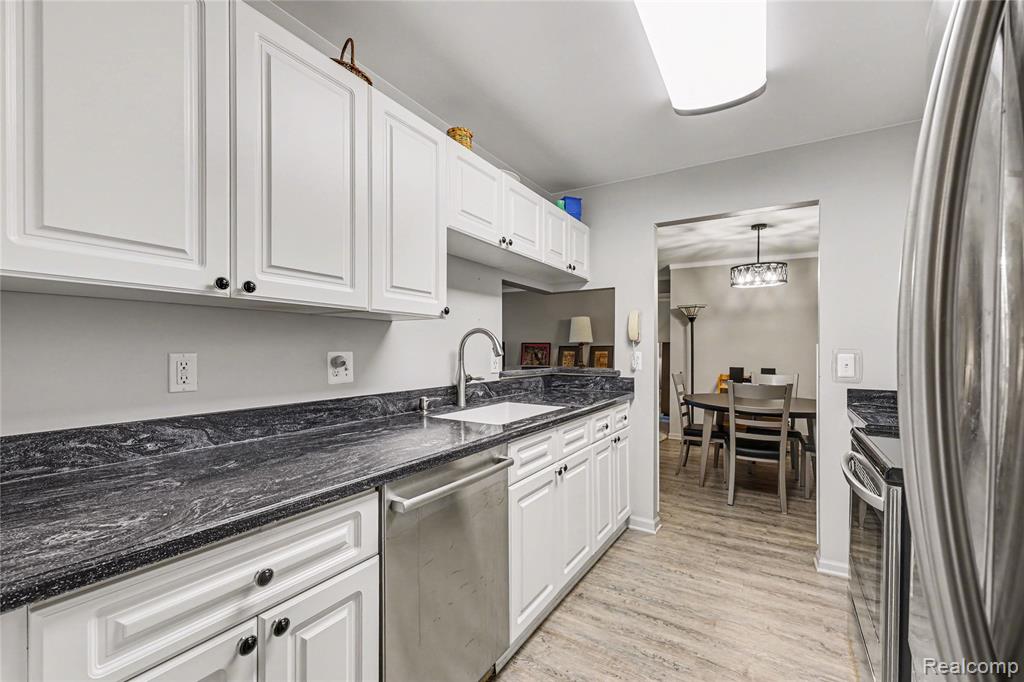 4578 Berkshire Drive, Sterling Heights, MI 48314 — Photo 11