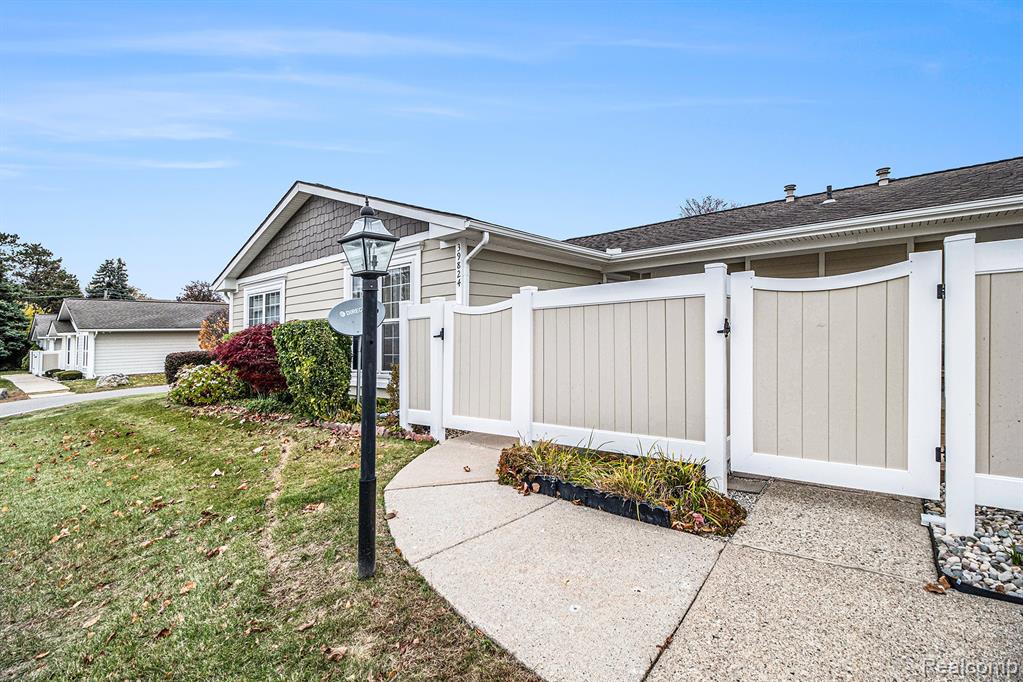 39824 Village Wood Circle, Novi, MI — Photo 14