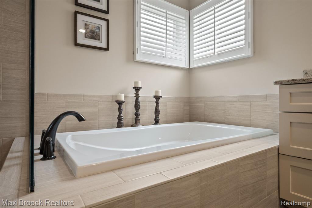 9522 Silverside, South Lyon, MI 48178 — Photo 19