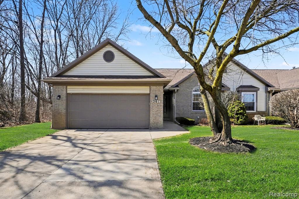 201 Whispering Hill, Commerce Twp, MI 48390 — Photo 2