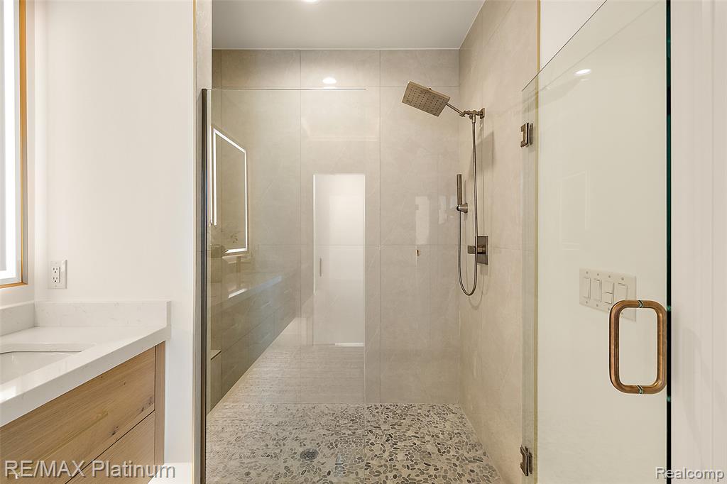 52921 Royal Park Avenue, Shelby Twp, MI 48315 — Photo 17