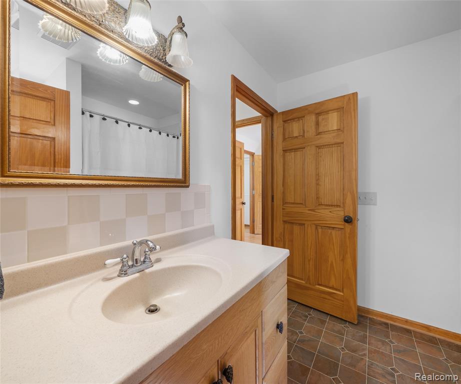 11252 Hiland Court, Pinckney, MI 48169 — Photo 37