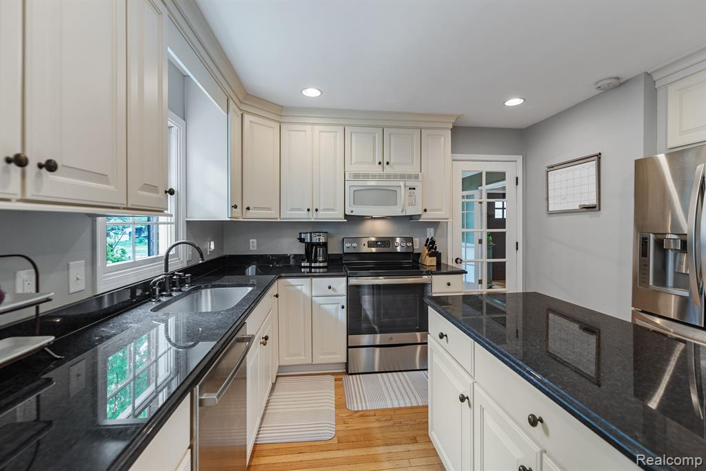 821 BEECH Court, Plymouth, MI 48170 — Photo 17