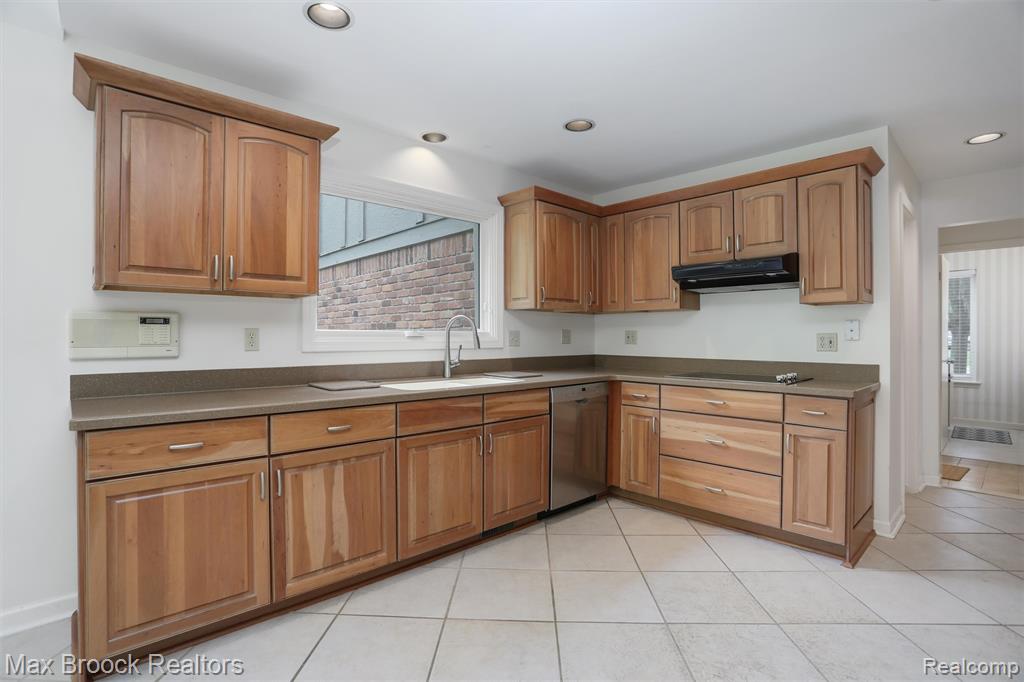 5844 INDEPENDENCE Lane, West Bloomfield, MI — Photo 12