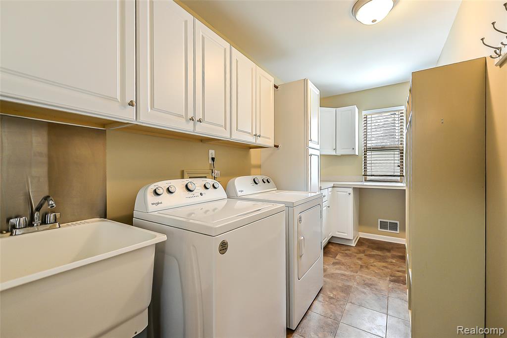 58724 Carriage Lane, South Lyon, MI 48178 — Photo 13