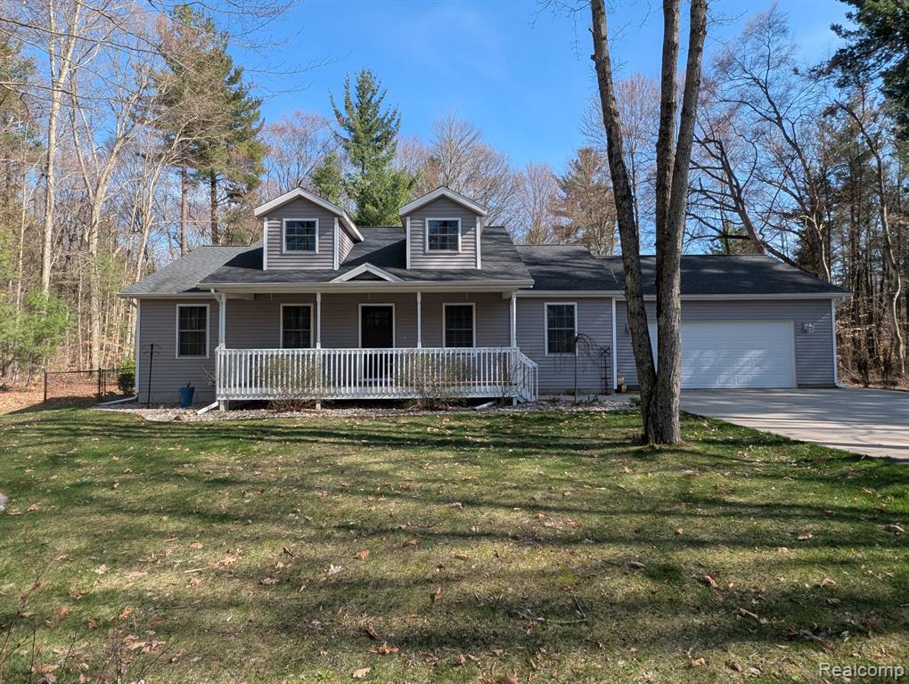 9642 Hummingbird Ct, Howard City, MI 49329