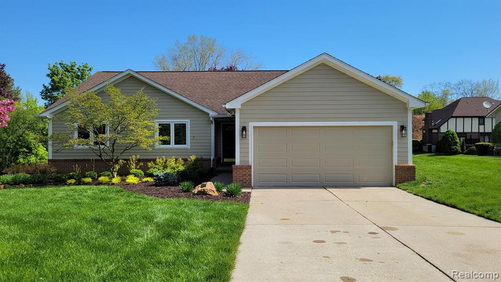 6192 N SHORE Drive, West Bloomfield, MI 48324 — Photo 2