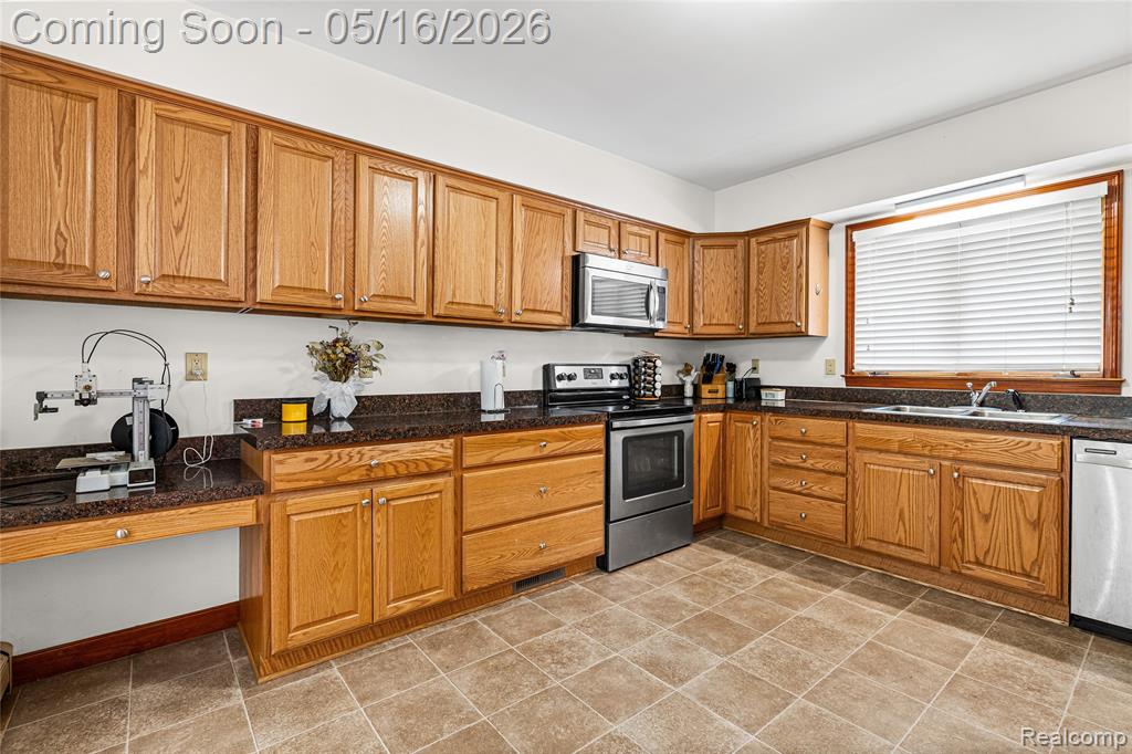 6383 Lapeer Road, Burton, MI 48509 — Photo 11
