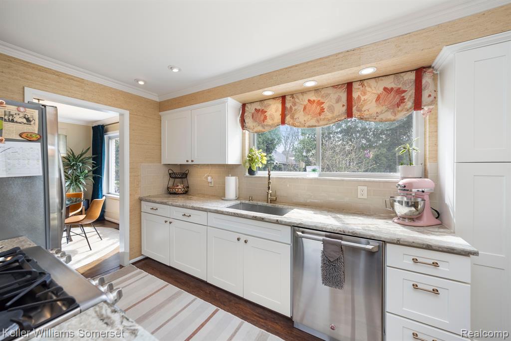 839 COOK Road, Grosse Pointe Woods, MI 48236 — Photo 12