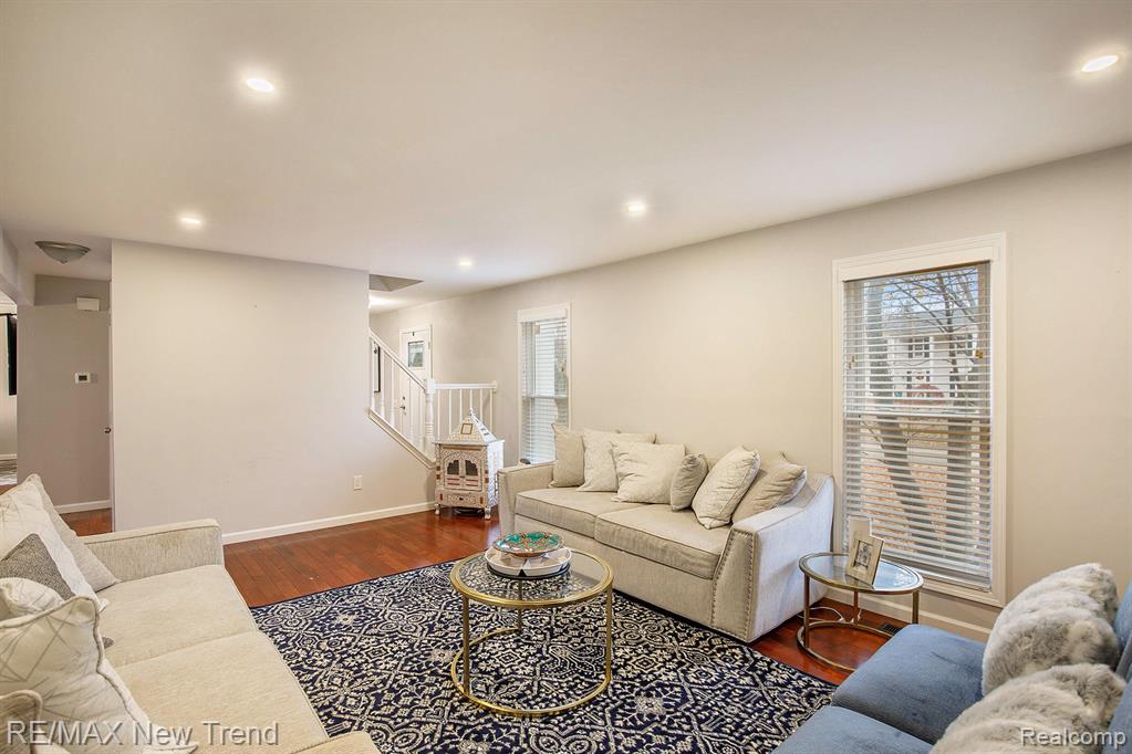 5748 Kingsfield Drive, West Bloomfield, MI — Photo 9