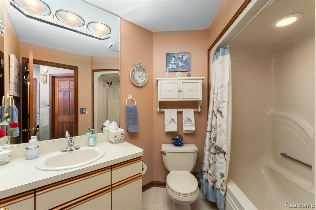 6939 West Ridge Drive, Brighton, MI 48116 — Photo 35