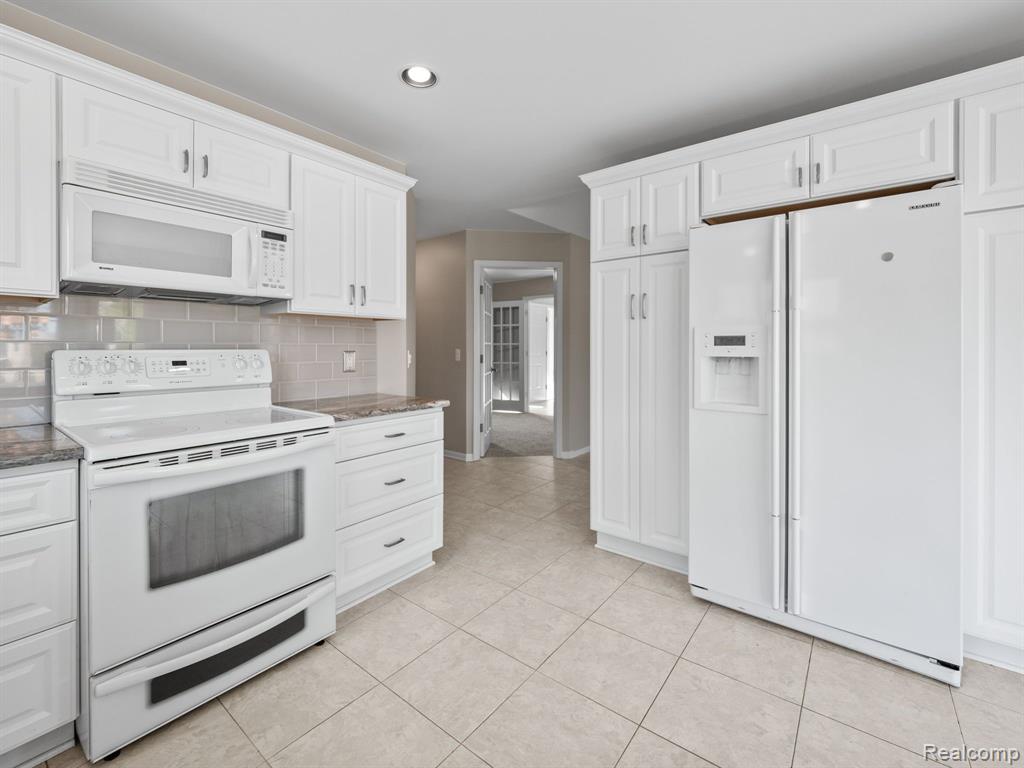 51031 HOOK Drive, Macomb, MI 48042 — Photo 28