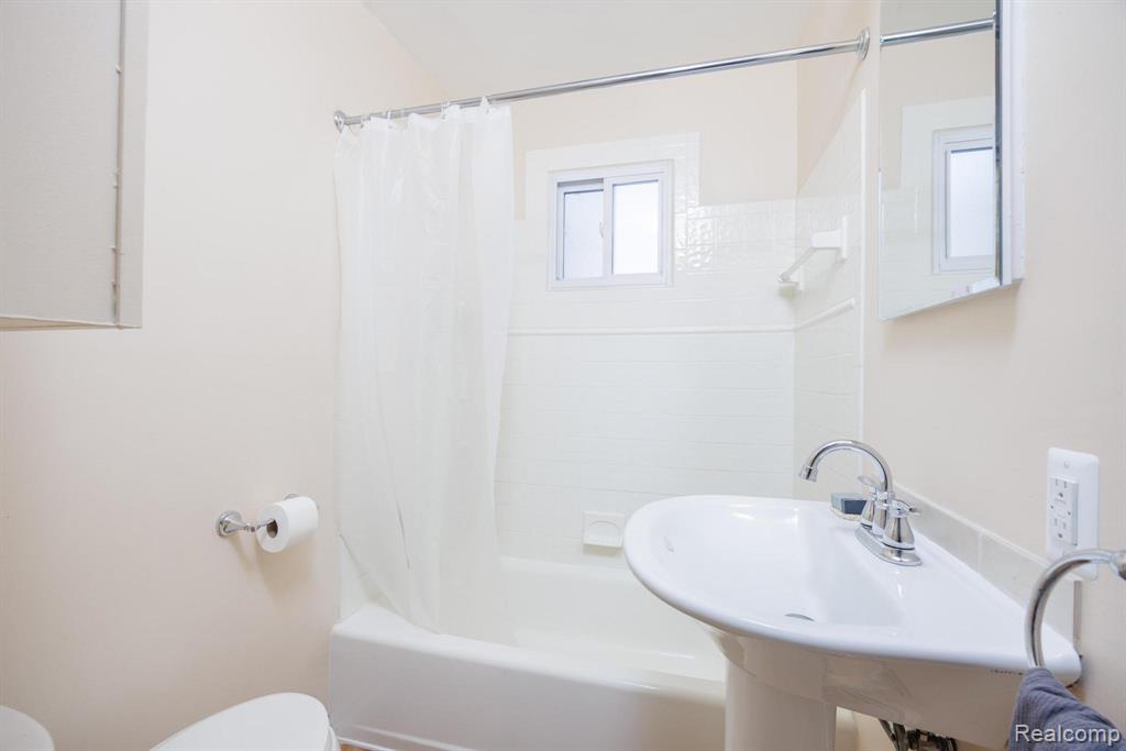 440 Bunny Run Boulevard, Lake Orion, MI 48362 — Photo 18