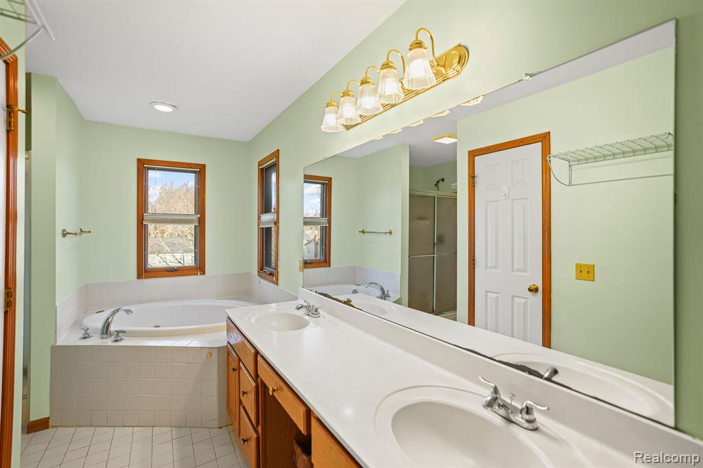 564 CHASSEUR Drive, Grand Blanc, MI 48439 — Photo 34