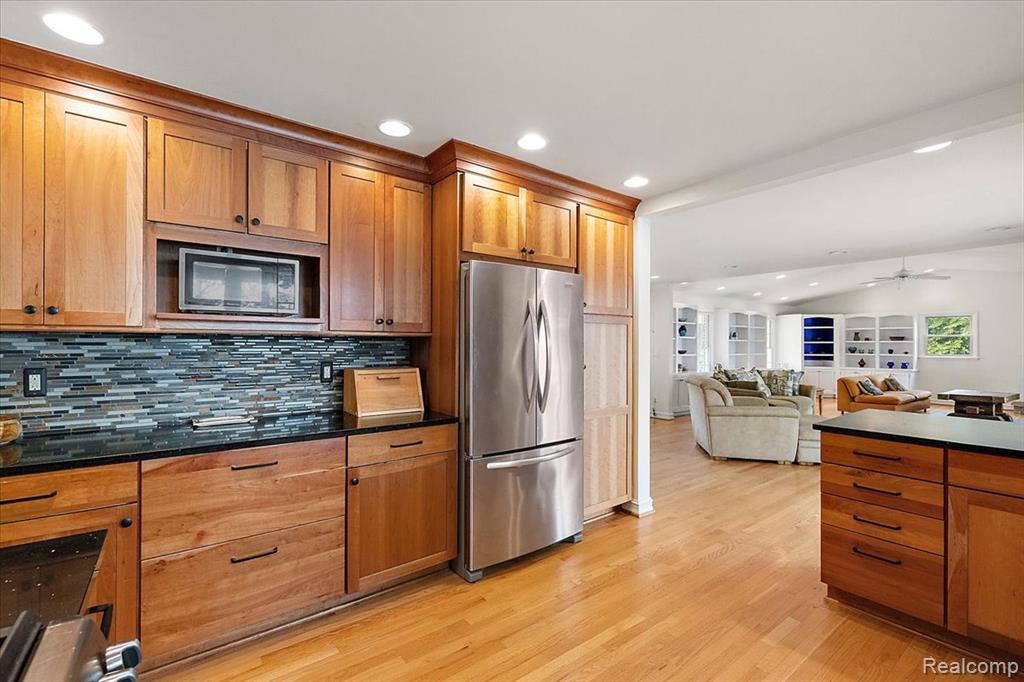 869 Central Drive, Lake Orion, MI 48362 — Photo 25