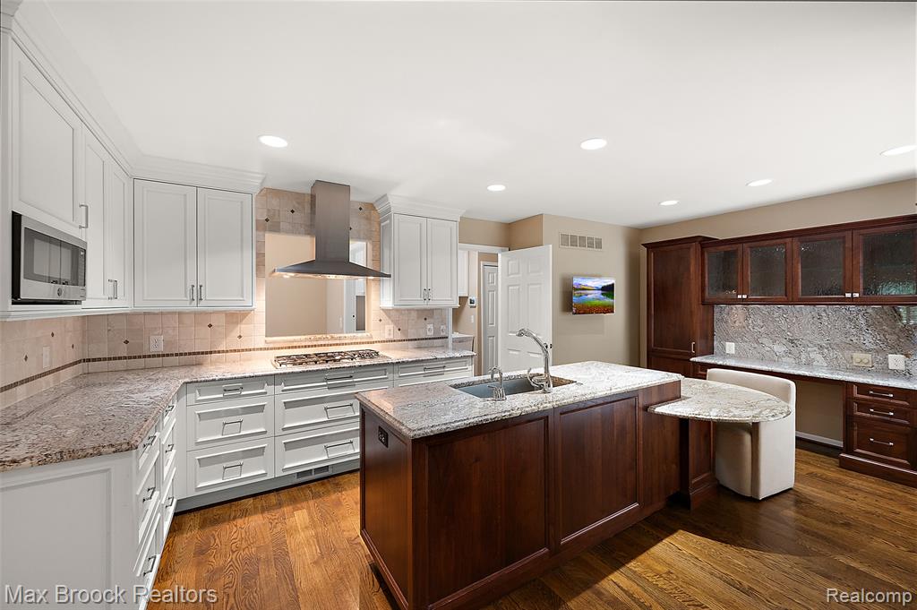 5175 Woodlands Drive, Bloomfield Hills, MI 48302 — Photo 9