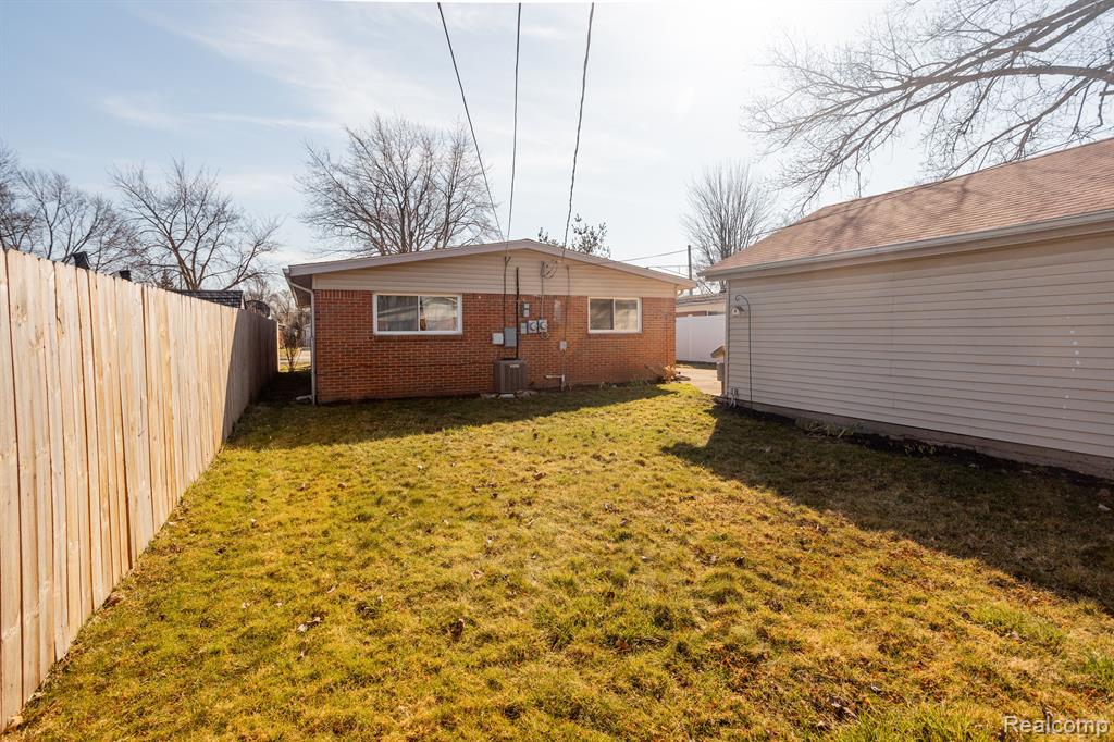 1629 E DULONG Avenue N, Madison Heights, MI 48071 — Photo 42