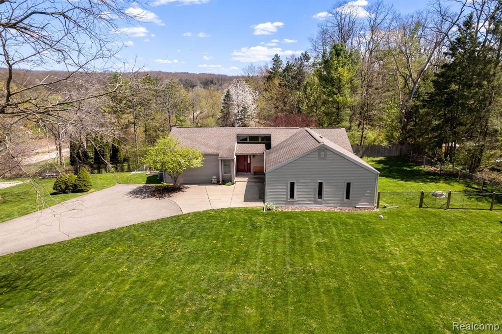 9248 HARTLAND Road, Fenton, MI 48430 — front exterior