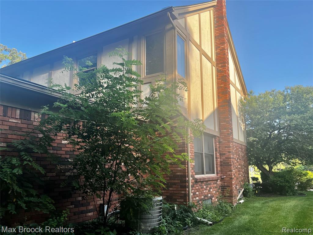 6330 Odessa Drive, West Bloomfield, MI 48324 — Photo 3