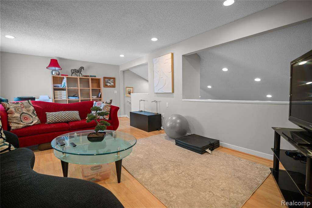 7975 Woodingham, West Bloomfield, MI — Photo 18