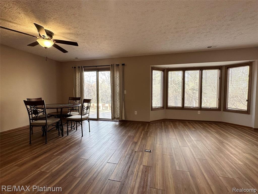 470 Woodstone Road, 33, Waterford, MI 48327 — Photo 9