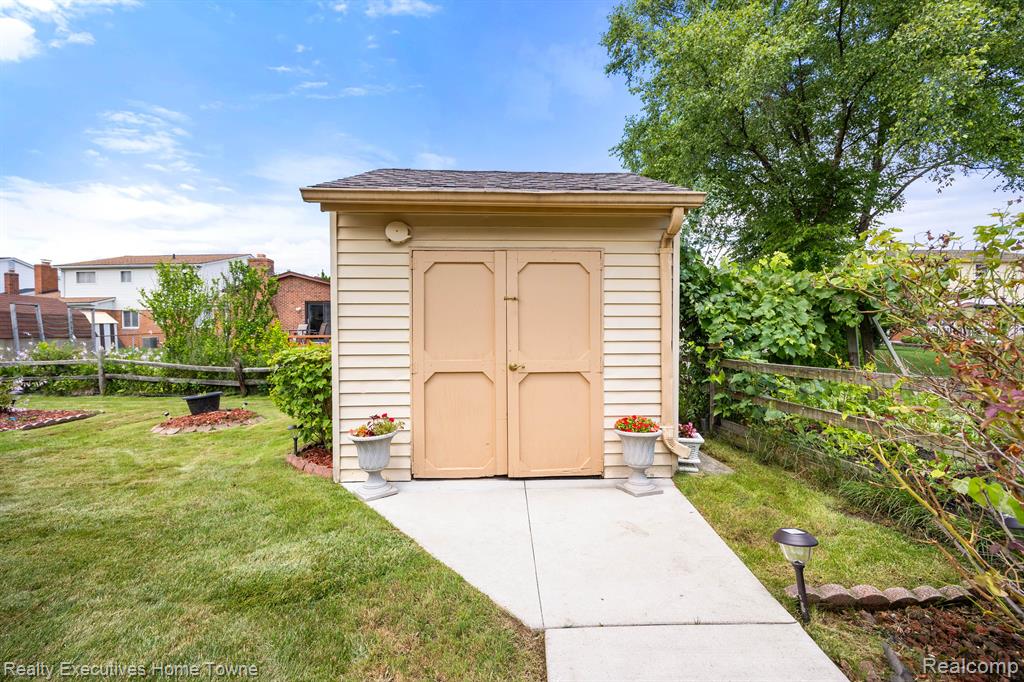 4625 BOULDER Drive, Sterling Heights, MI 48310 — Photo 45