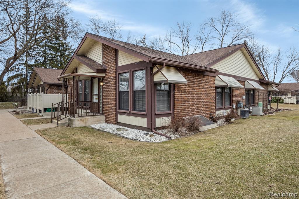 40440 NEWPORT Drive, Plymouth, MI 48170 — Photo 2