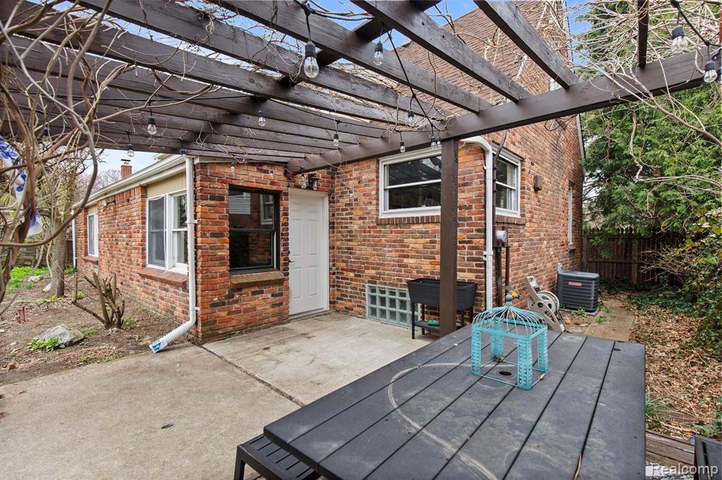 716 WOODLAWN Avenue, Royal Oak, MI 48073 — Photo 30
