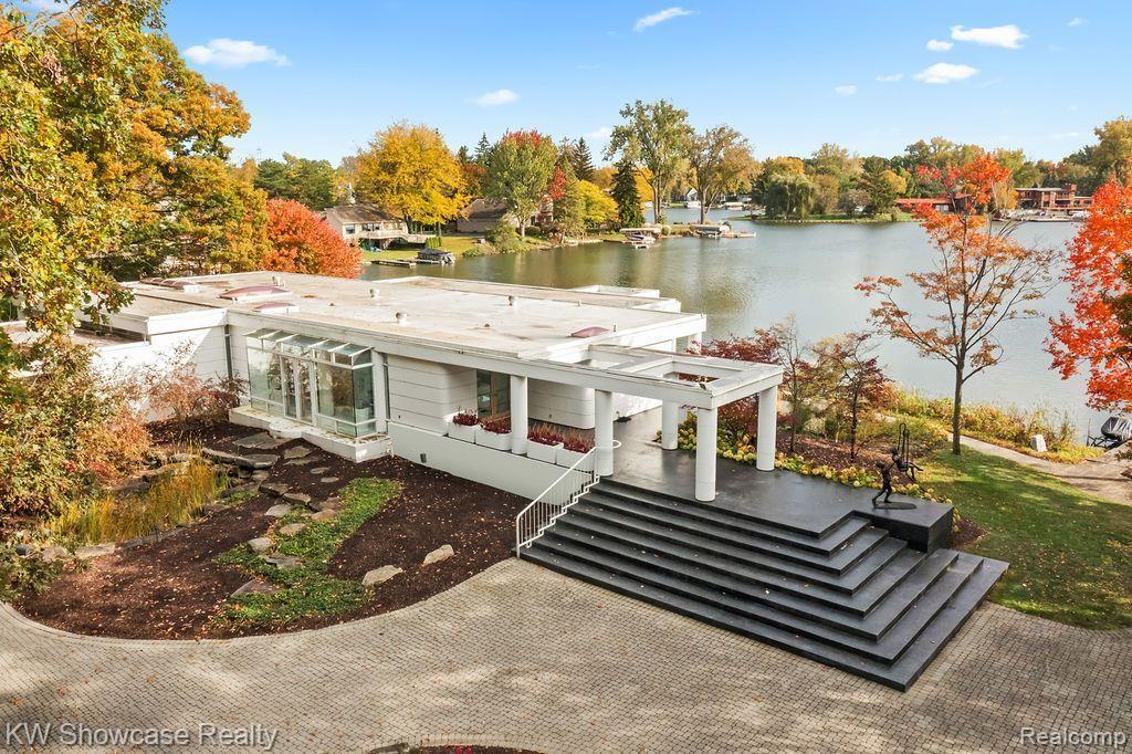 5028 OAKWOOD COURT, Commerce Twp, MI 48382 — Photo 2