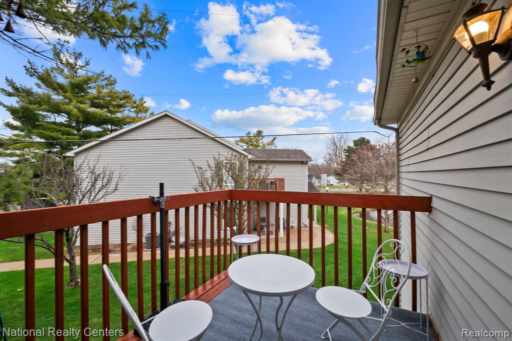 924 Saybrook Drive, Waterford, MI 48327 — Photo 10