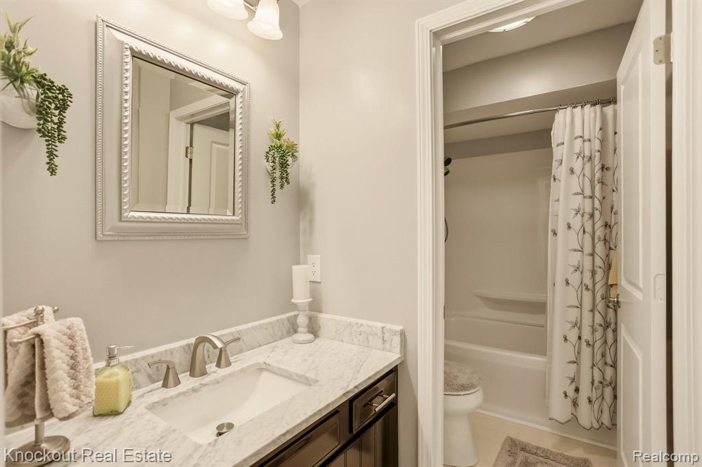 239 Churchgrove Road, Frankenmuth, MI 48734 — Photo 25