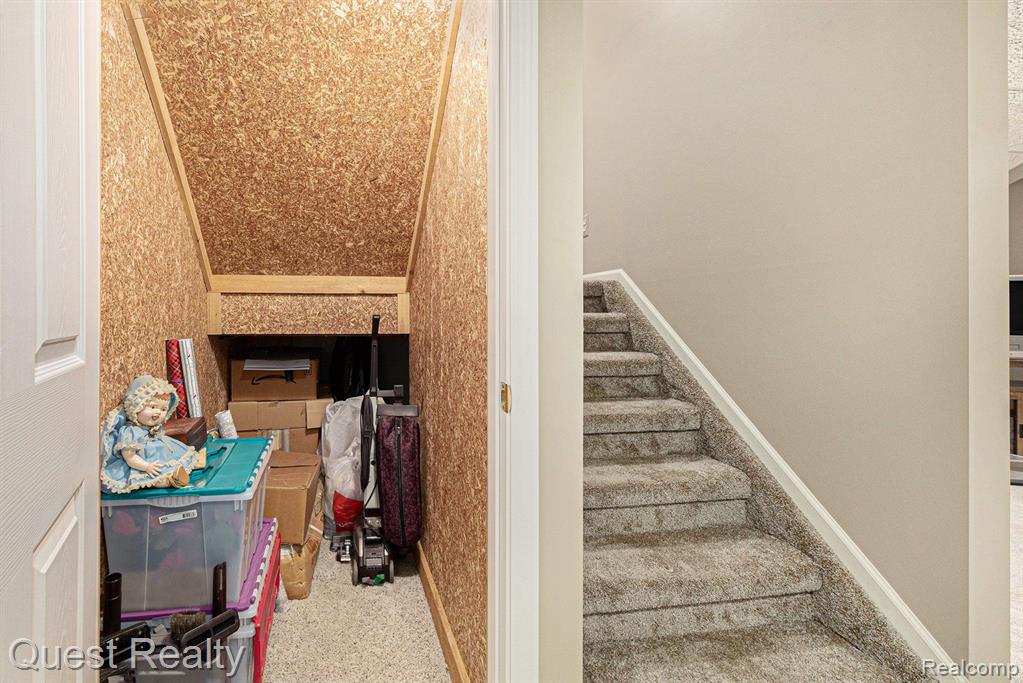7897 MEADOW Drive, Waterford, MI 48329 — Photo 33
