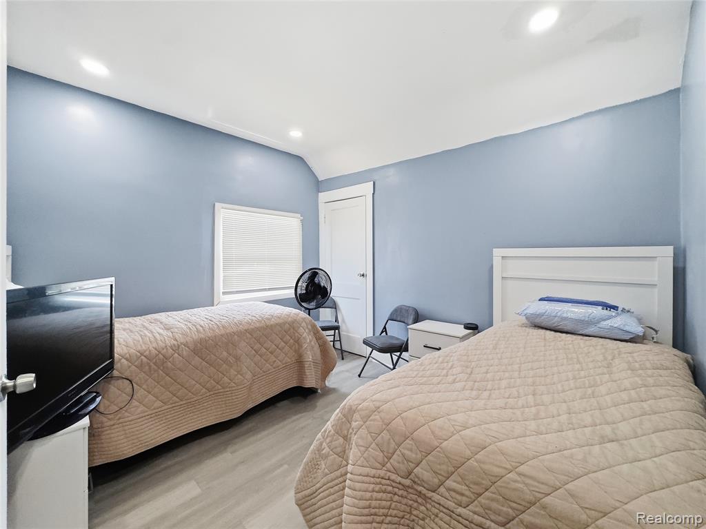 9325 E Warren Avenue, Detroit, MI 48214 — Photo 13