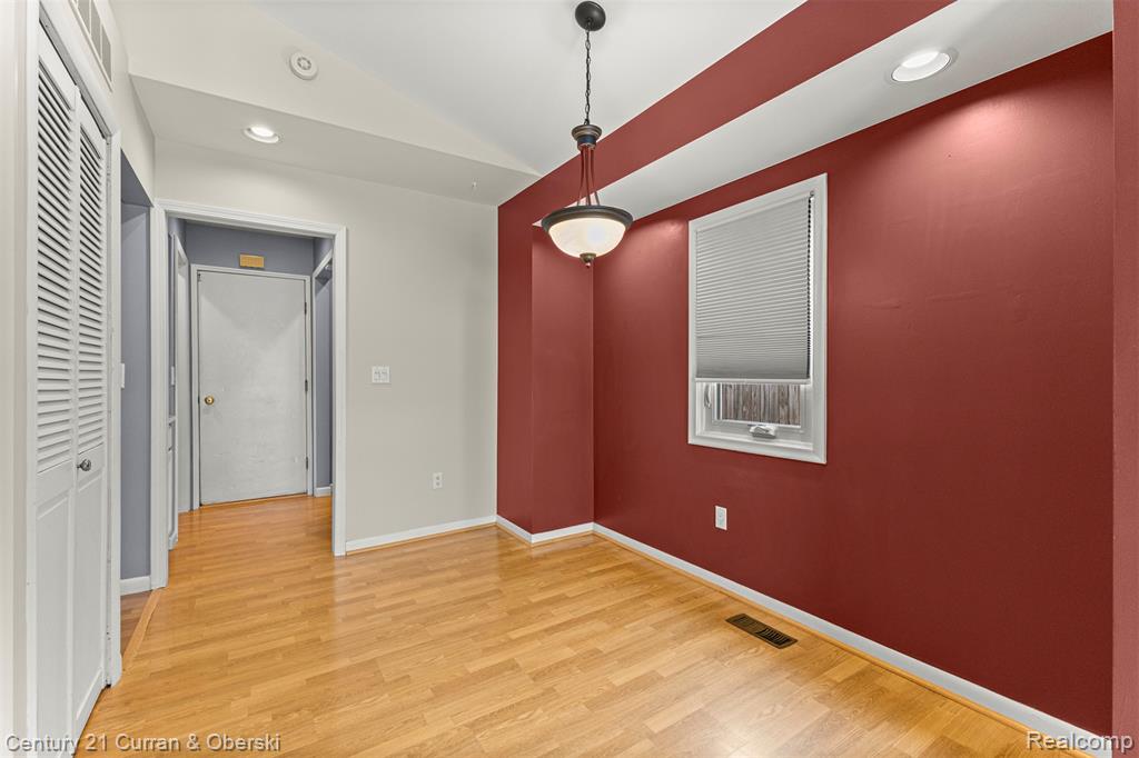 9377 Lamont Street, Livonia, MI 48150 — Photo 14