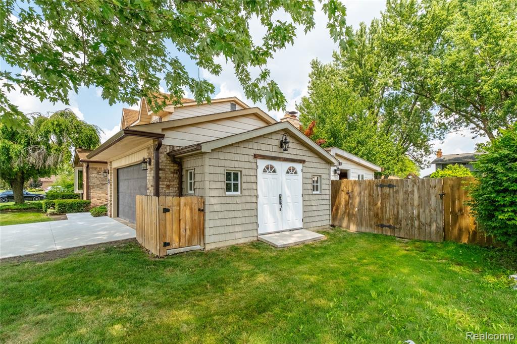 44114 Somerset Square, Canton, MI 48187 — Photo 44